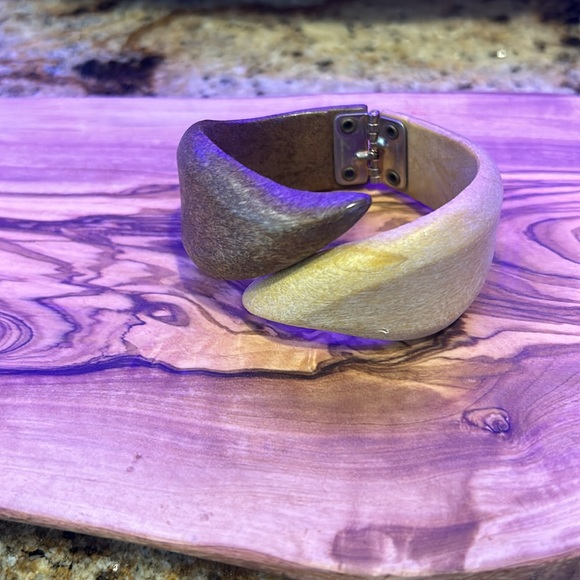 Bracelet, Wooden Design open in the front, 2 1/2, Two tones of brown - Picture 2 of 6